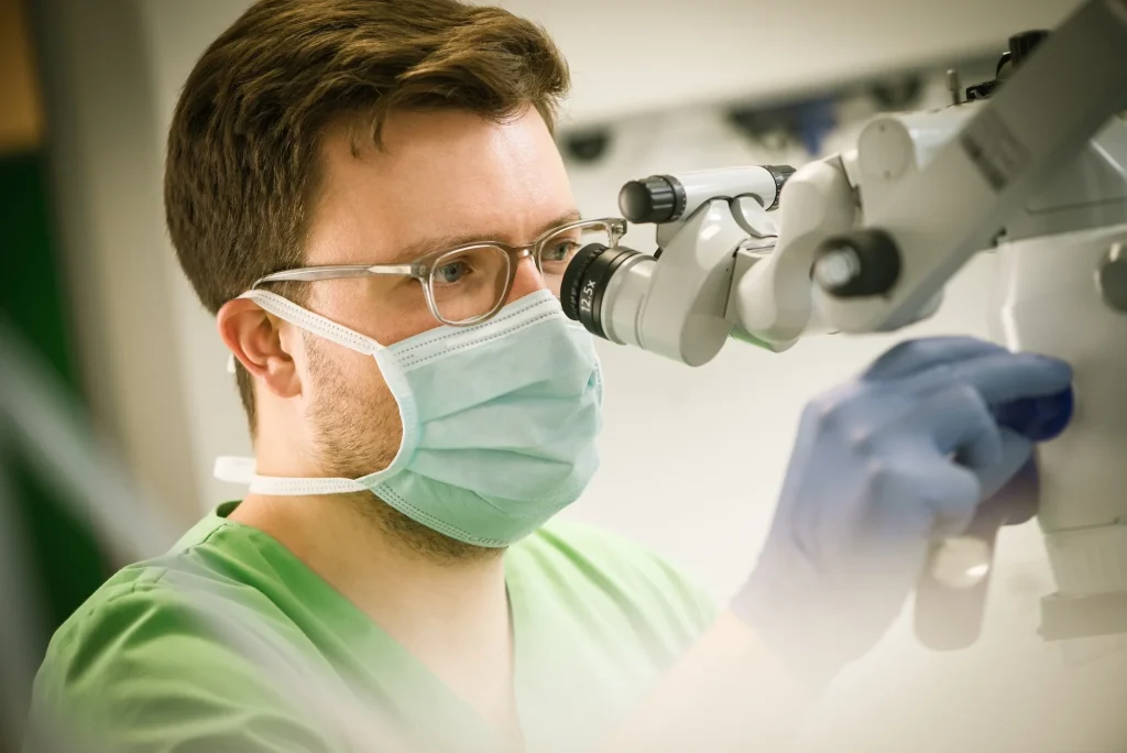 ZahnZuliebe Marius Morlock Mikroskop